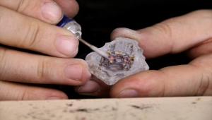 Çocuk yaşta başladığı kuyumculuk zanaatında özgün tasarımcı oldu