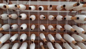 Dokuma ustası İsmail Yanık, ilerleyen yaşına rağmen mesleğini sürdürüyor