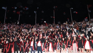 Erciyes Üniversitesi İktisadi ve İdari Bilimler Fakültesinde mezuniyet sevinci yaşandı