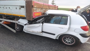 Eskişehir'de tıra çarpan otomobildeki 2 kişi öldü, 1 kişi yaralandı