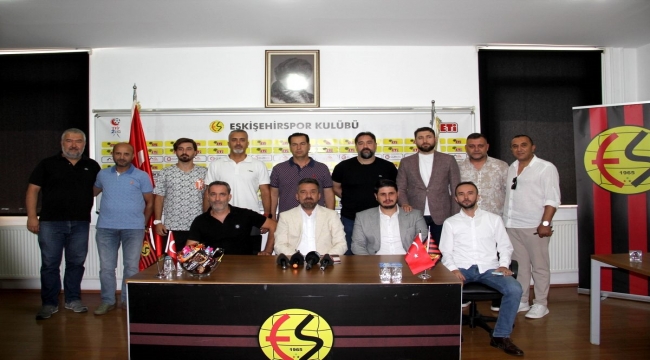 Eskişehirspor teknik direktörlük için Cüneyt Biçer'le anlaştı