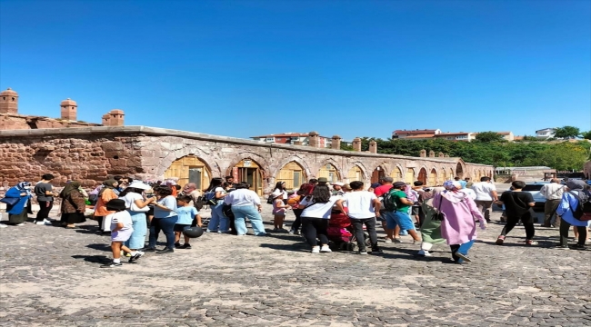 Gurbetçiler, kültür turlarıyla Kayseri'nin güzelliklerini keşfediyor