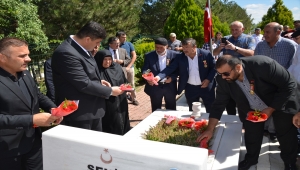 Kahramankazan'da "15 Temmuz" dolayısıyla şehitlik ziyaret edildi