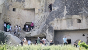 Kapadokya, yerli turist sayesinde bayramı dolu dolu geçiriyor