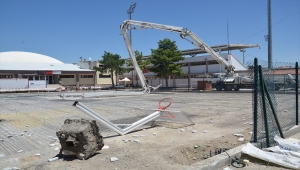 Karaman'da beton pompasının kopan kolunun altında kalan işçi yaralandı