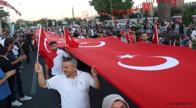 Kayseri'de 15 Temmuz Demokrasi ve Milli Birlik Günü dolayısıyla yürüyüş düzenlendi