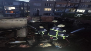 Kayseri'de apartmanın çatısında çıkan yangın hasara neden oldu