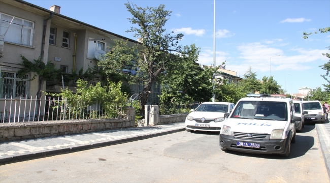 Kayseri'de balkondan eve giren kişi, husumetlisini silahla yaraladı