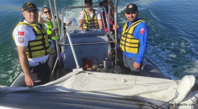 Kayseri'de baraj gölünde bot patladı: Boğulma tehlikesi geçiren kadını jandarma bot timi kurtardı