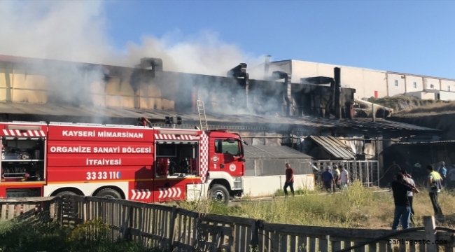 Kayseri'de bir fabrikada çıkan yangın söndürüldü (Güncelleme)