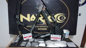 Kayseri'de iş yerine düzenlenen uyuşturucu operasyonunda 3 zanlı yakalandı