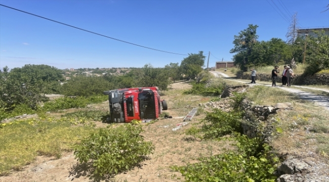 Kayseri'de itfaiye aracı devrildi: 4 itfaiyeci yaralandı