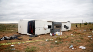 Kayseri'de şarampole devrilen tur otobüsündeki 30 kişi yaralandı