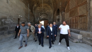 Kayseri Valisi Çiçek ile Başkan Büyükkılıç, Karatay Hanı'nda incelemelerde bulundu