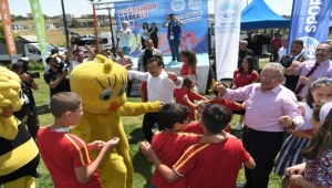 Kayseri Valisi Çiçek ve Başkan Büyükkılıç bayramda çocuklar ve gençlerle buluştu