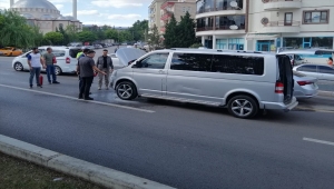 Kırıkkale'de hareket halindeyken alev alan minibüste hasar oluştu