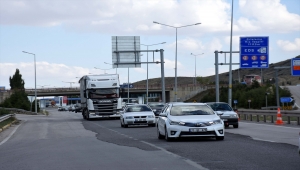 Kırıkkale'de tatilin son gününde trafik yoğunluğu sürüyor