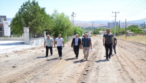 Kırşehir'de yol, kaldırım ve peyzaj çalışmaları devam ediyor