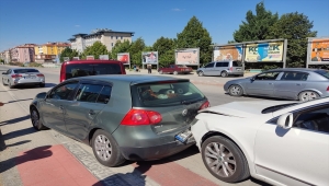 Konya'da 4 aracın karıştığı kazada 3 kişi yaralandı