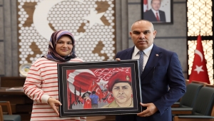 Niğde Valisi Koç, resim yarışmasında birinci olan öğrenciyi kabul etti