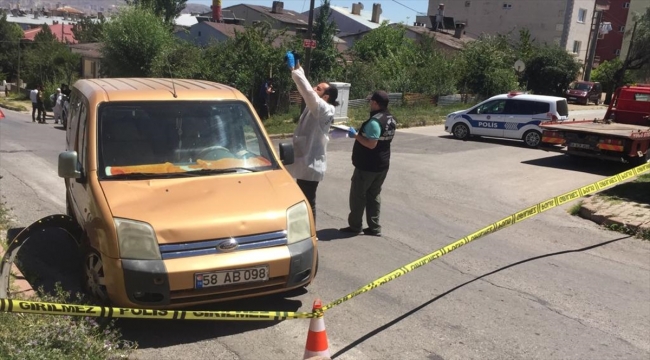 Sivas' ta hafif ticari aracın çarptığı 2 çocuk ağır yaralandı