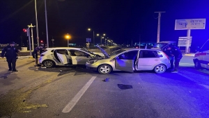 Sivas'ta iki otomobilin çarpışması sonucu 1 kişi öldü, 6 kişi yaralandı