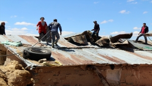 Sivas'ta samanlıkta çıkan yangın söndürüldü