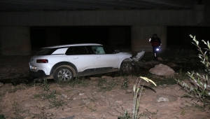 Sivas'ta şarampole devrilen otomobilin sürücüsü yaralandı