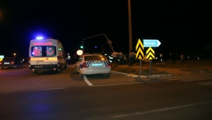 Sivas'ta tırla çarpışan araçtaki 2 kişi ağır yaralandı