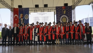 Tıp profesörü, 60 yaşında hukuk fakültesinden mezun oldu