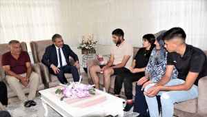 Vali Akkoyun Pençe-Kilit Operasyonu bölgesinde yaralanan askeri ziyaret etti