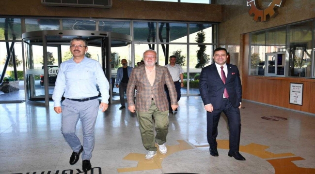 AK Parti Grup Başkanvekili Mustafa Elitaş, KOSB'yi ziyaret etti