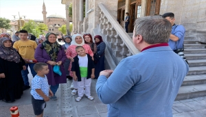 Aksaray Valiliği down sendromlu çocuklar ve ailelerine farkındalık ziyareti düzenledi