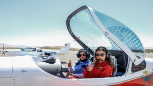Anne kız aynı okulda pilotaj eğitimi alıyor