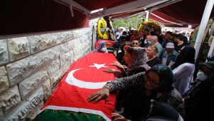 Balıkesir'de kazada hayatını kaybeden iş insanı ve eşi Eskişehir'de toprağa verildi