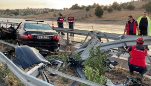 Balıkesir'de tatil yolunda kaza geçiren çift öldü, iki çocukları yaralandı