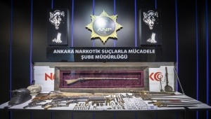 Başkentte uyuşturucu operasyonu düzenlenen evde 110 parça tarihi eser ele geçirildi