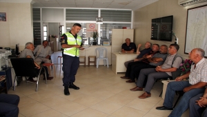 Beypazarı'nda jandarmadan traktör sürücülerine reflektör uyarısı 