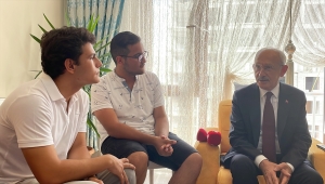 CHP Genel Başkanı Kılıçdaroğlu, YKS'de Niğde'de birinci olan öğrencilerle buluştu