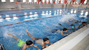 Çubuk'ta yüzme kursuna ilgi