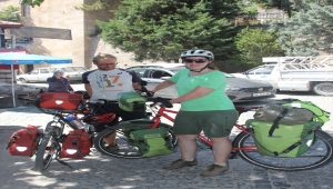 Dünya turuna çıkan iki Alman bisikletli, Beypazarı'na ulaştı