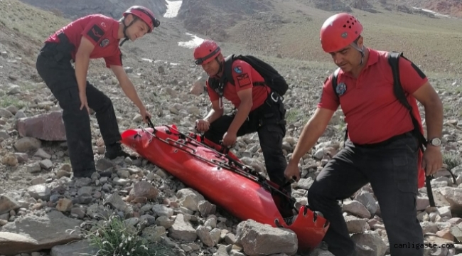 Erciyes Dağı Zafer Tırmanışında yaralanan dağcıya JASAT müdahalesi 