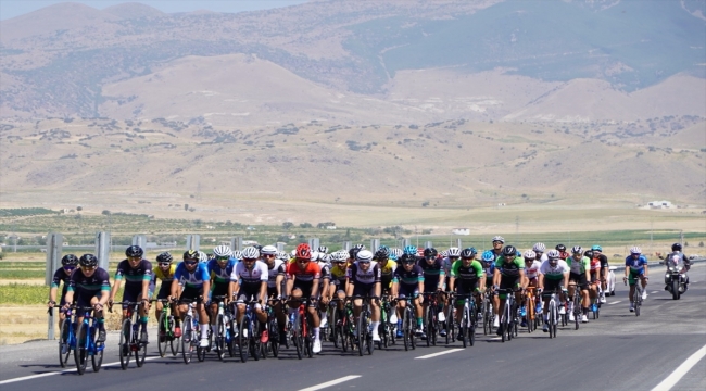 Erciyes Uluslararası Yol ve Dağ Bisikleti Yarışları'nın 4. etabı devam ediyor