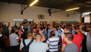 Eskişehir'de, büyükşehir belediyesinde çalışan işçiler, toplu iş sözleşme sürecini protesto etti