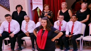 Eskişehir'de engelliler ve aileleri konser verip, halk oyunları gösterisi sundu