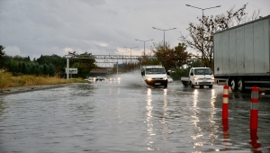 Eskişehir'de sağanak yağış hayatı olumsuz etkiledi
