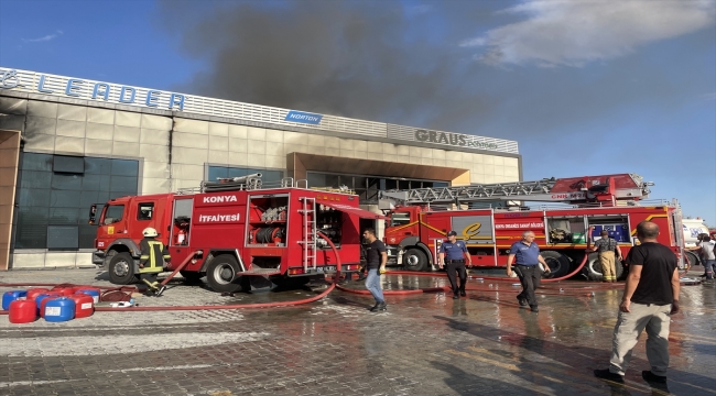 GÜNCELLEME - Konya'da boya fabrikasında çıkan yangın söndürüldü