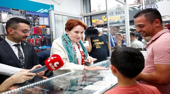 İYİ Parti Genel Başkanı Meral Akşener, Nevşehir'de esnaf ziyaretlerinde bulundu