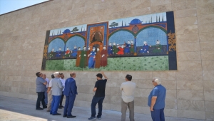 KAEÜ Tıp Fakültesi binasına hekimlerin şed kuşanmasını içeren çini tablo yaptırıldı