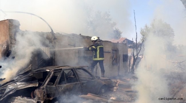Kayseri'de bir genç evini ateşe verdi